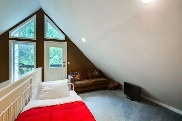 Mt Baker Lodging Cabin 58 - FRPL, DW, WIFI, SLEEPS 6! by MBL - Oda