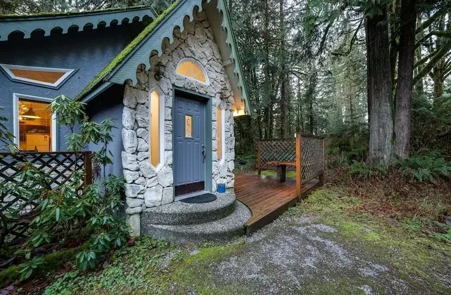 Mt. Baker Lodging Cabin 60 – Hot Tub, WiFi, Sleeps 2! by MBL