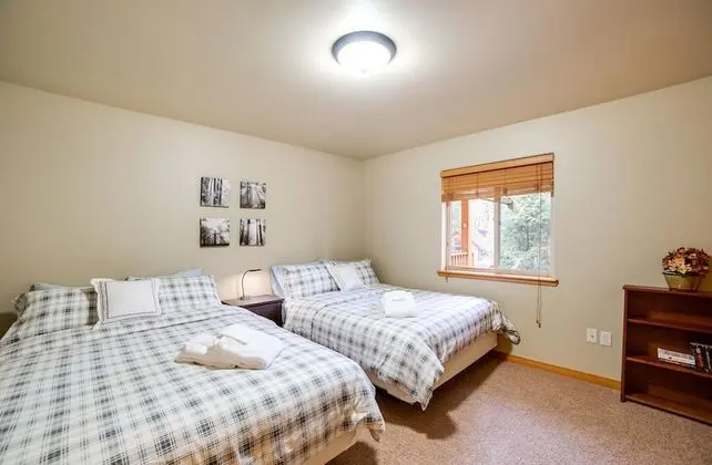 Mt. Baker Lodging Cabin 65 – HOT TUB, WIFI,SLEEPS 10! by MBL - Oda