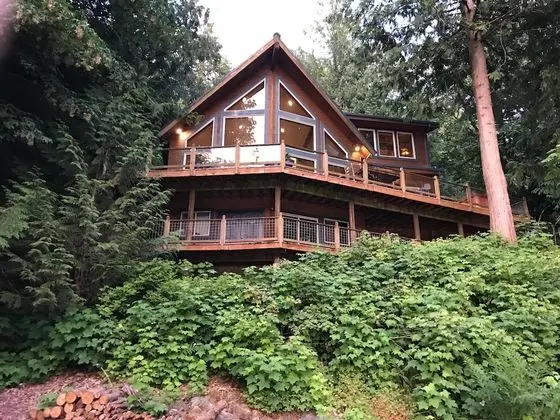 Mt. Baker Lodging Cabin 7 – Lakefront, Sleeps 8! by MBL