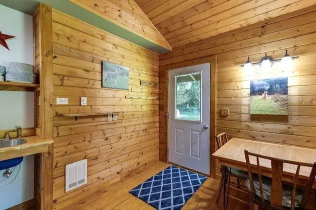 Mt Baker Lodging Cabin 71 - PETS, MT VIEWS, SLEEPS 4! by MBL - Lobi