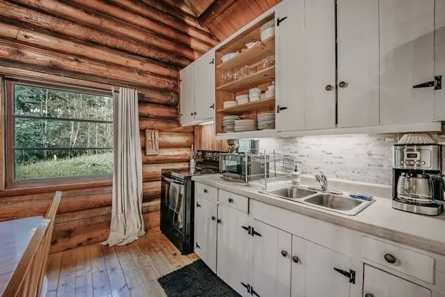 Mt Baker Lodging Cabin 76 – WOOD FRPL, WIFI, SLEEPS 4! by MBL - Mutfak