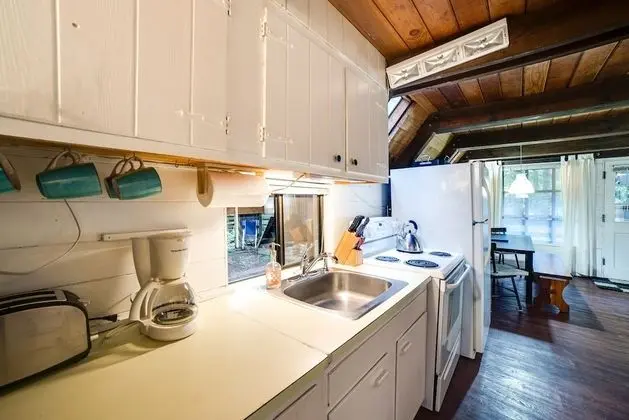 Mt. Baker Lodging Cabin 86 –Rustic, Pets OK, Sleeps 6! by MBL - Mutfak
