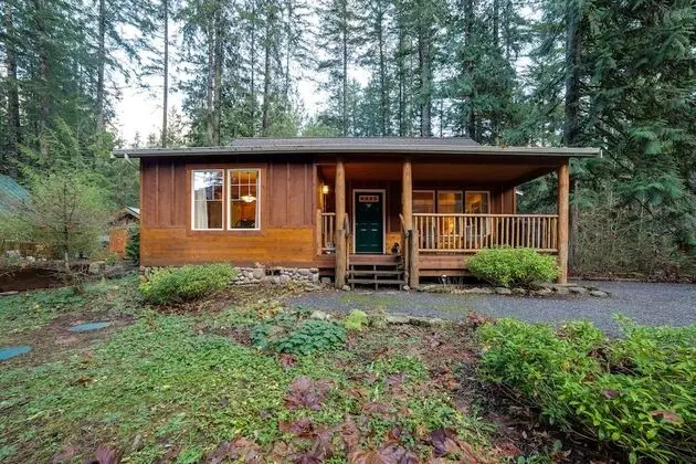 Mt. Baker Lodging Cabin 95 – Hot Tub, WiFi, Sleeps 4! by MBL