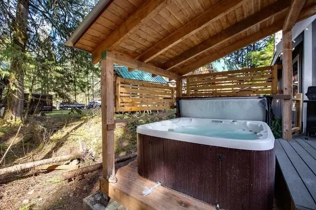 Mt. Baker Lodging Cabin 99 – Hot Tub, WiFi, Sleeps 6! by MBL - Havuz
