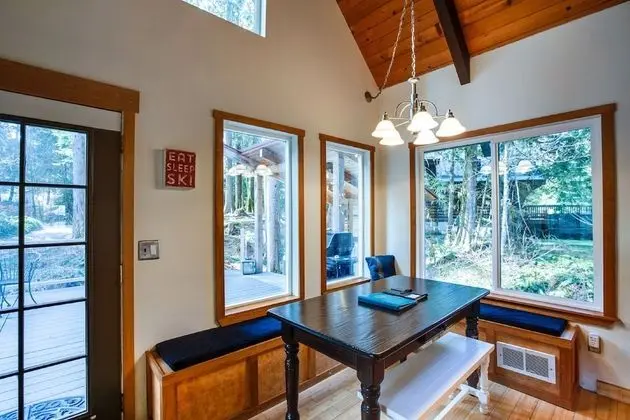 Mt. Baker Lodging Cabin 99 – Hot Tub, WiFi, Sleeps 6! by MBL - Yerinde Yemek