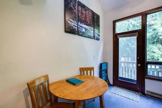 Mt Baker Lodging Condo 14 - FRPL, WIFI, SLEEPS-6! by MBL - Yerinde Yemek