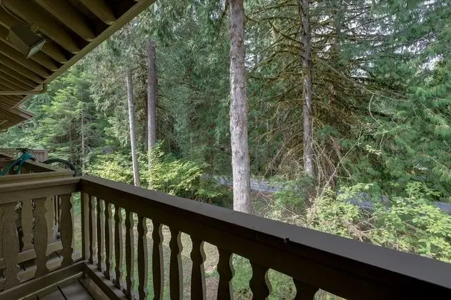Mt Baker Lodging Condo 18 – REMODELED, SLEEPS 4! by MBL
