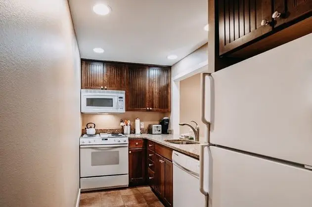 Mt Baker Lodging Condo 50 - WIFI, FRPL, SLEEPS 4! by MBL - Mutfak