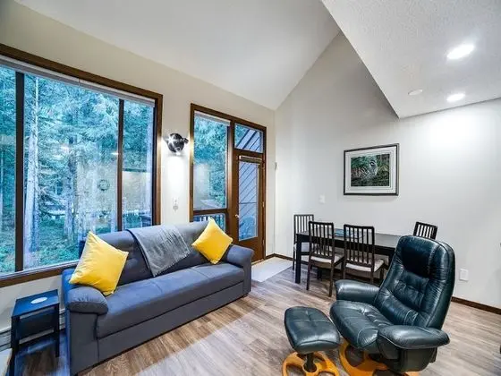 Mt. Baker Lodging Condo 68 – FRPL, W/D, Sleeps 4! by MBL