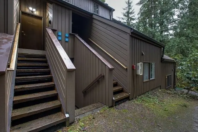 Mt. Baker Lodging Condo 73 - WIFI, WOOD STOVE, SLEEPS 6! by MBL