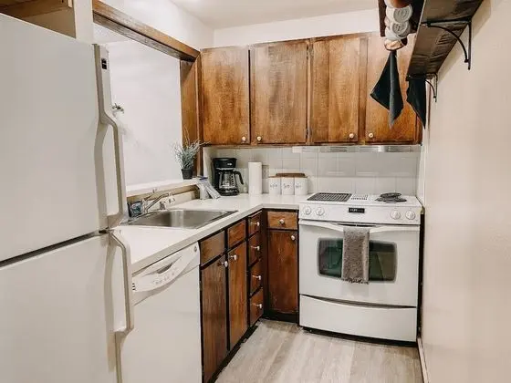 Mt. Baker Lodging Condo 73 - WIFI, WOOD STOVE, SLEEPS 6! by MBL - Mutfak