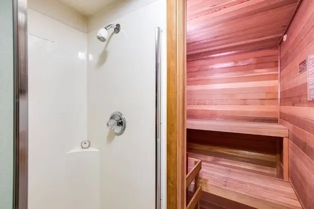 Mt Baker Lodging Condo 84 - SAUNA, FRPL, SLEEPS-6! by MBL - Spa