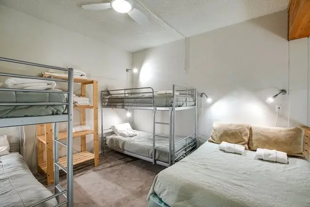 Mt Baker Lodging Condo 94– FRPL, WIFI, SLEEPS-4! By MBL