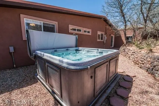 Mtn Dream! Fireplace, Patio & Hot Tub 4BR - Spa