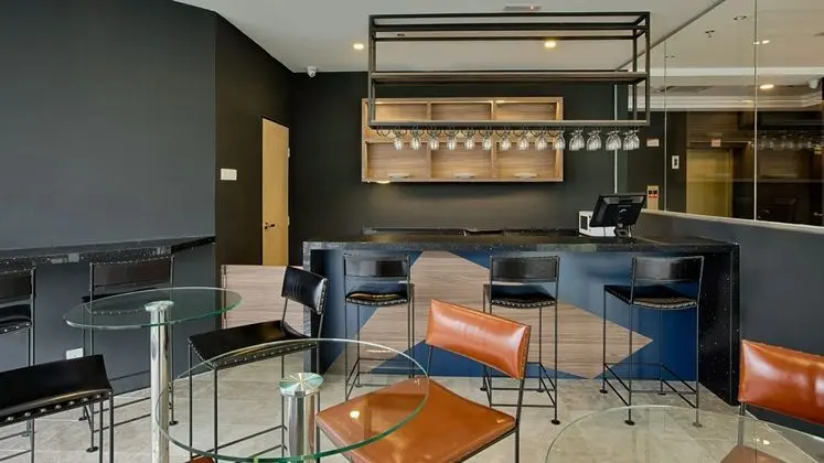 MTREE HOTEL NILAI KLIA AIRPORT - Yerinde Yemek