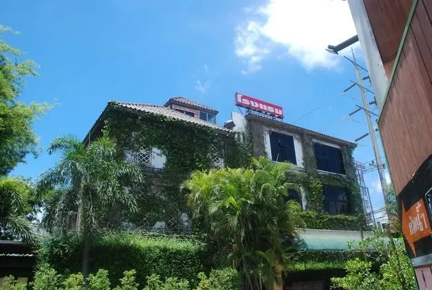 Muaklek Holiday