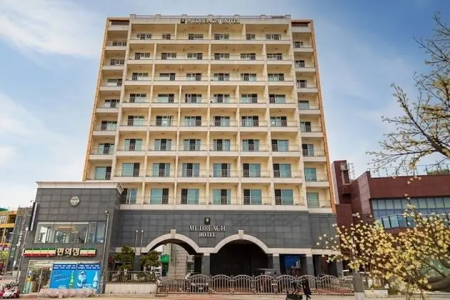 Mud Beach Hotel