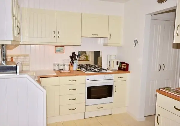 Mulberry 3 bed Cowes Cottage Solent Views Sleeps 6 Plus Parking - Mutfak