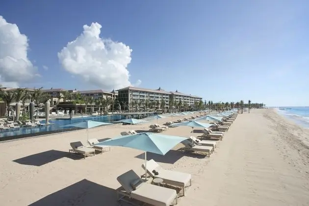 Mulia Resort - CHSE Certified - Plaj
