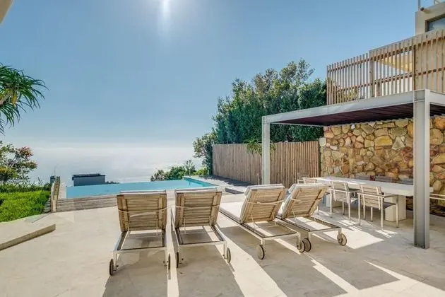 Multi-level Camps Bay Villa With Magestic Ocean Views Mavambo - Oda