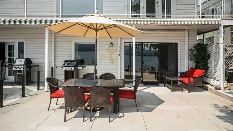 Multilevel Waterfront Suite With Boat Moorage - Mülk Olanakları