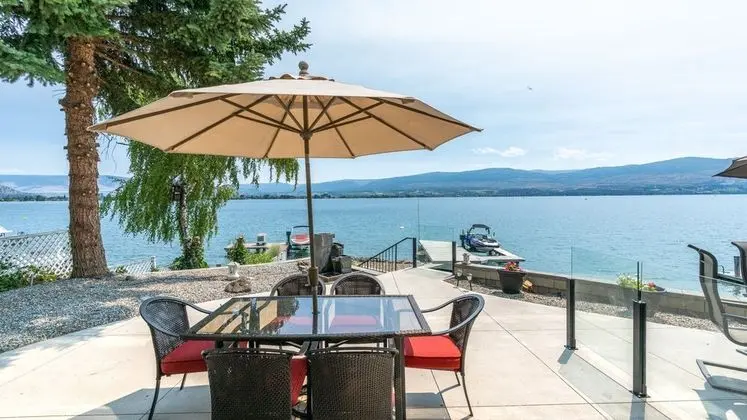 Multilevel Waterfront Suite With Boat Moorage - Mülk Olanakları