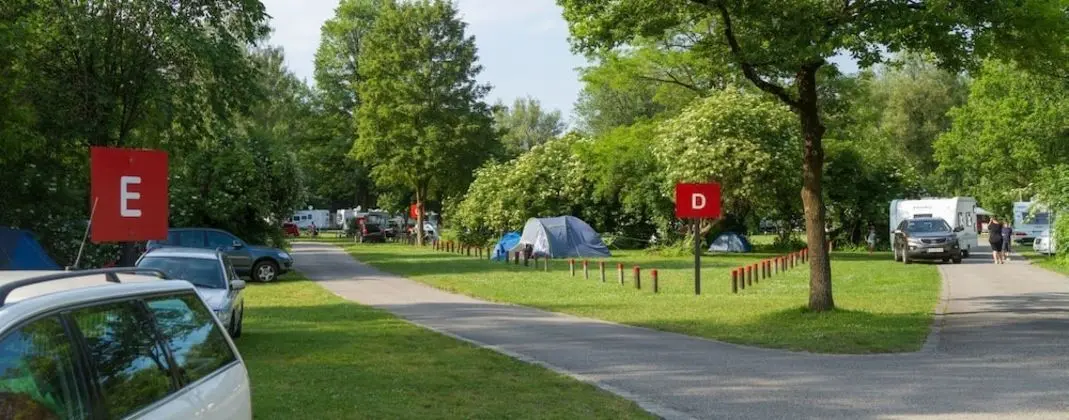 Munich Camping Glamping and Dorms - Dış Mekan