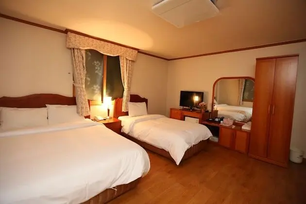 Munkyung Tourist Hotel