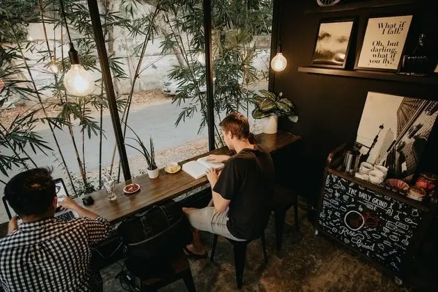 Murals Hostel and Cafe - Yerinde Yemek