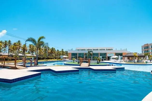 Muro Alto Condominio Club by AFT