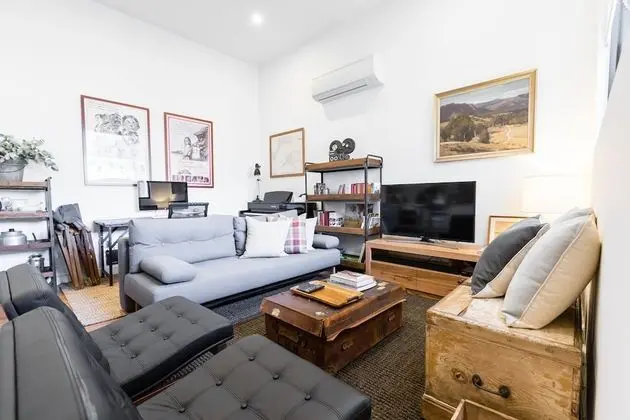 MURRAY, 1BDR Fitzroy Apartment