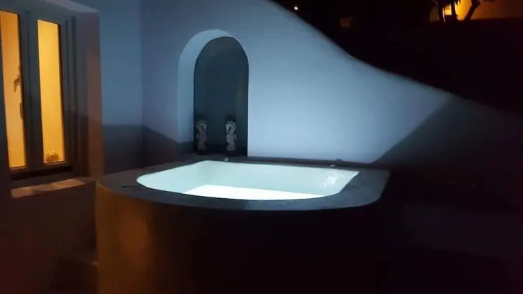 The Muse Of Santorini - Hot Tub Suites - Dış Mekan
