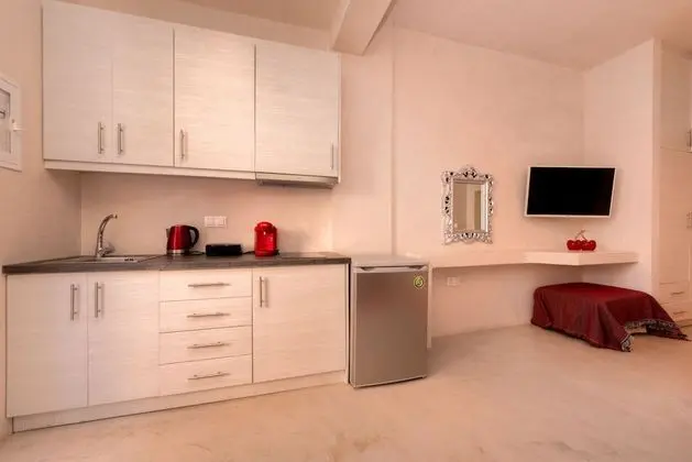 The Muse Of Santorini - Hot Tub Suites - Mutfak