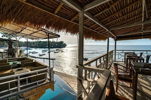 Mushroom Beach Bungalow