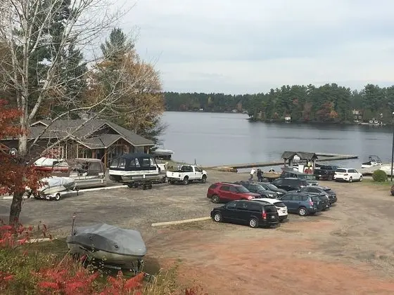 Muskoka Lake and Marina View Room - Otopark