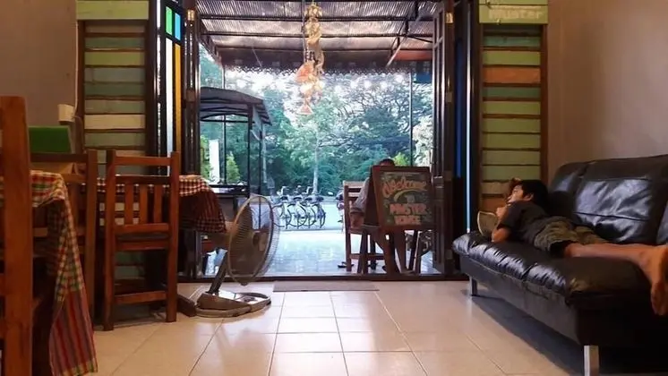 Muster House - Hostel - Lobi