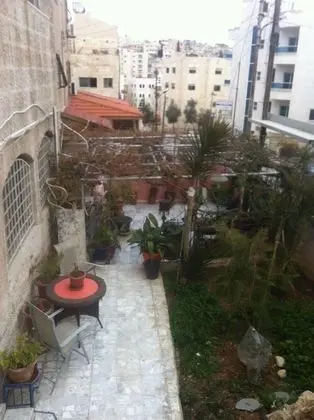 Mutaz Apartment - 1