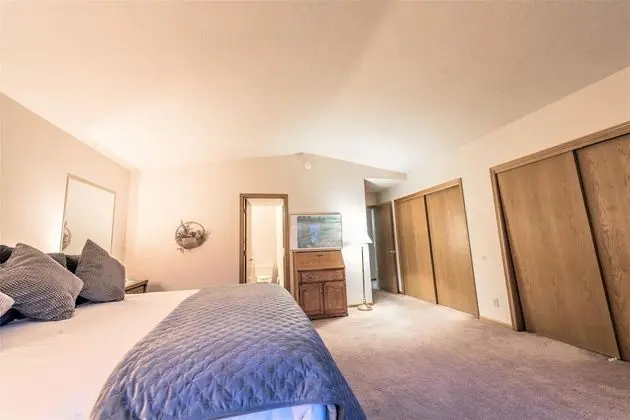 Mv1: Mount Tallac Estate 010630 - Oda