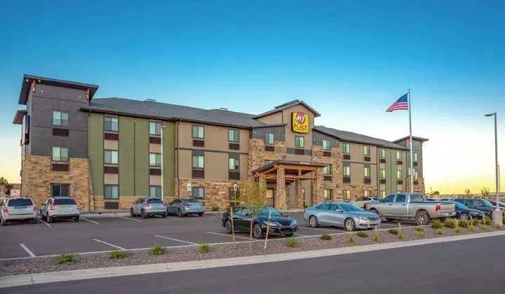 MY PLACE HOTEL - COLORADO SPRINGS, CO