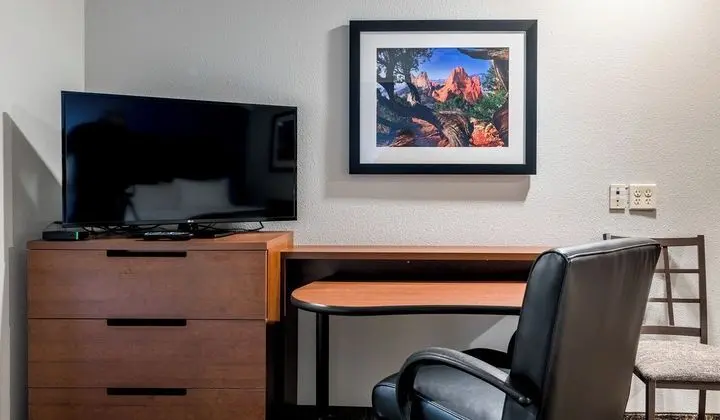 MY PLACE HOTEL - COLORADO SPRINGS, CO - Oda