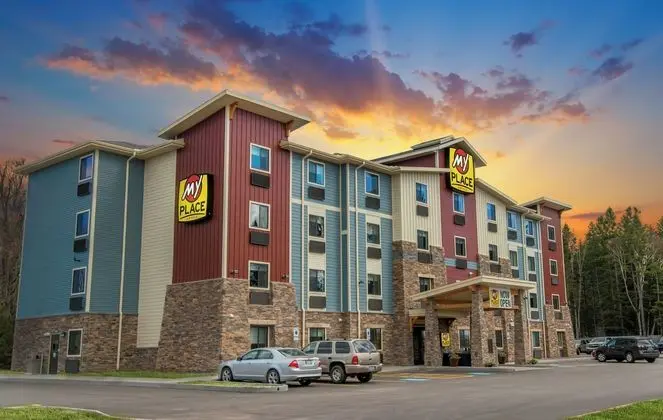 MY PLACE HOTEL - MARQUETTE, MI