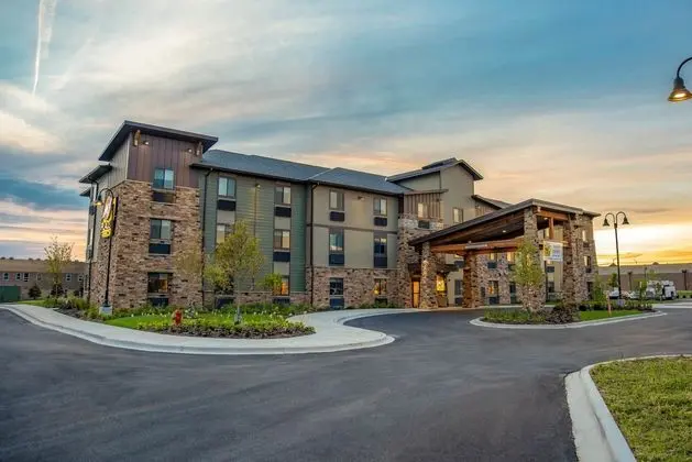 MY PLACE HOTEL - NORTH AURORA, IL