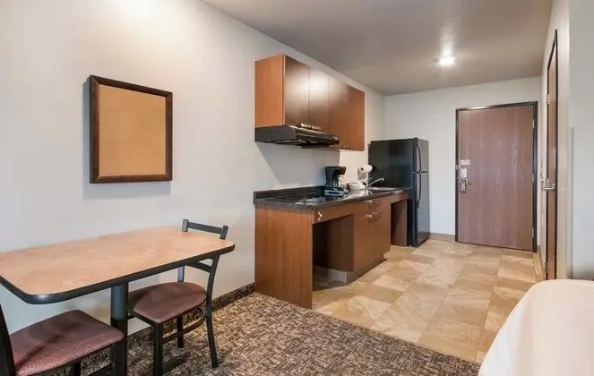MY PLACE HOTEL-OVERLAND PARK
