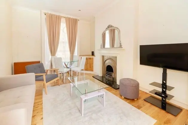 The Myddelton Square Garden Den - Tempting 2bdr Flat With Garden