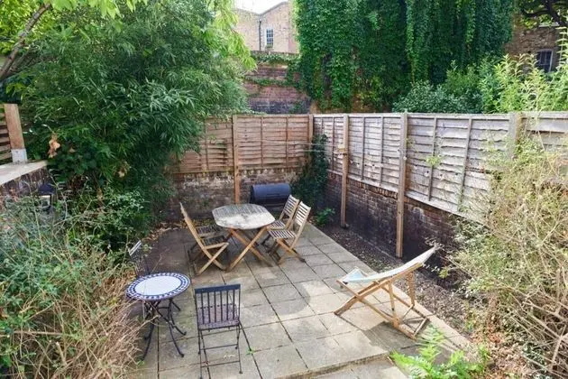 The Myddelton Square Garden Den - Tempting 2bdr Flat With Garden