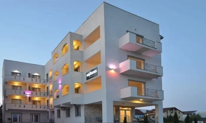 Mykonos Mamaia Boutique Villa Hostel
