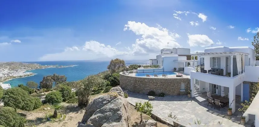 Mykonos Psarrou villa for 18 persons by VillaRentalsgr