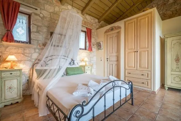 Myrties stone houses - Oda