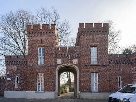 Mystique Apartment in Kruibeke at Wissekerke Castle - Dış Mekan